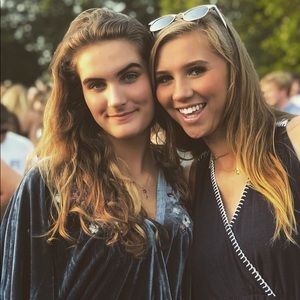 Meet your Posher, Mia